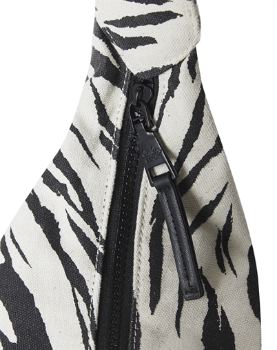 Lala Berlin - Small Skuldertaske Gili Printed Canvas - White Black Tiger